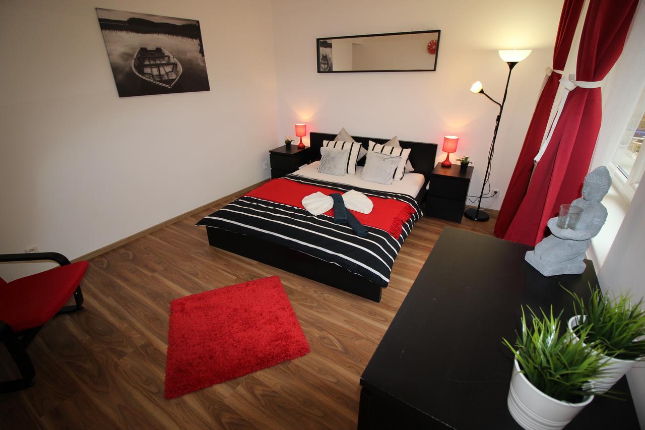 Smart City Prague Apartment Екстер'єр фото